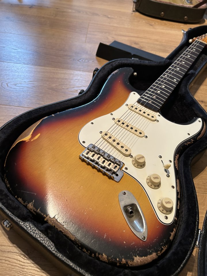 Vegarelics Stratocaster Sunburst Old Sweat de segunda mano · Foto 1 de 8 · Bizkaia · 1700 €