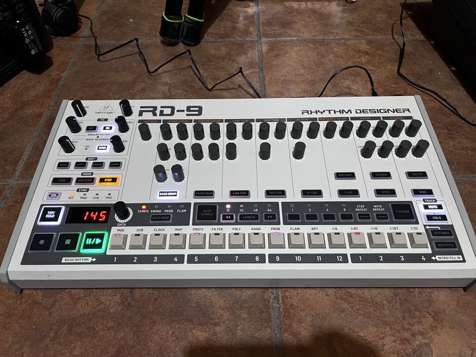Behringer RD9
