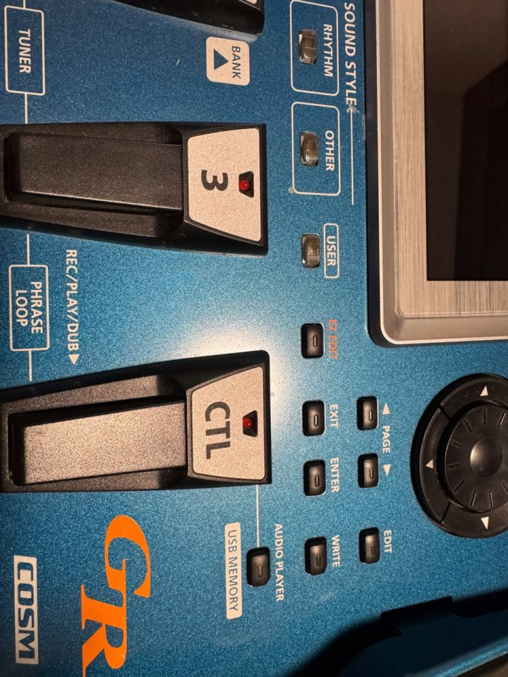 Roland GR-55 Sintetizador de Guitarra de segunda mano · Foto 4 de 7 · Granada · 399 €