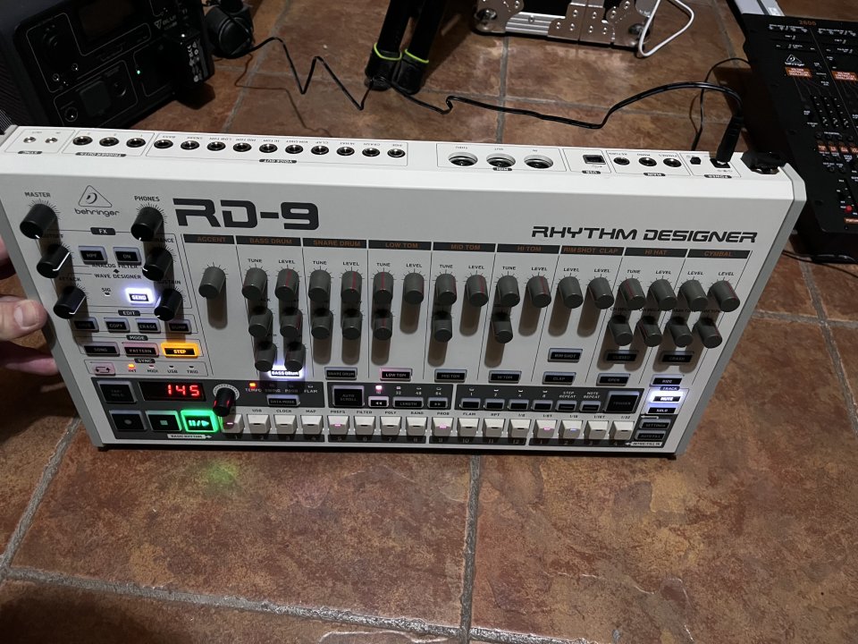 Behringer RD9