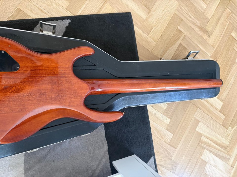 Bajo Headless Hohner The Jack 1987 de segunda mano · Foto 4 de 4 · Segovia · 550 €