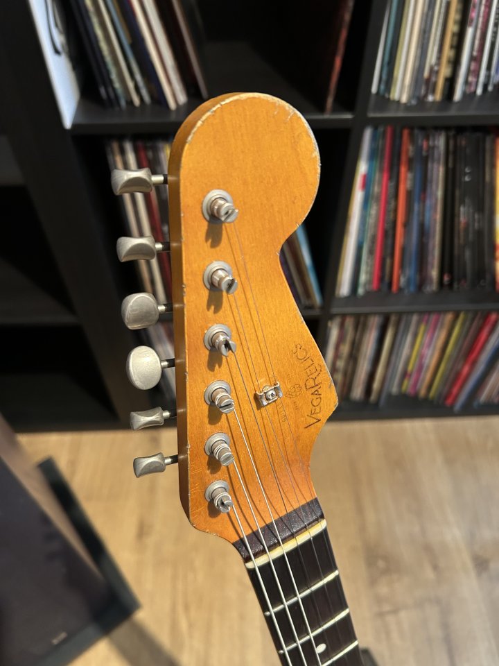 Vegarelics Stratocaster Sunburst Old Sweat de segunda mano · Foto 4 de 8 · Bizkaia · 1700 €