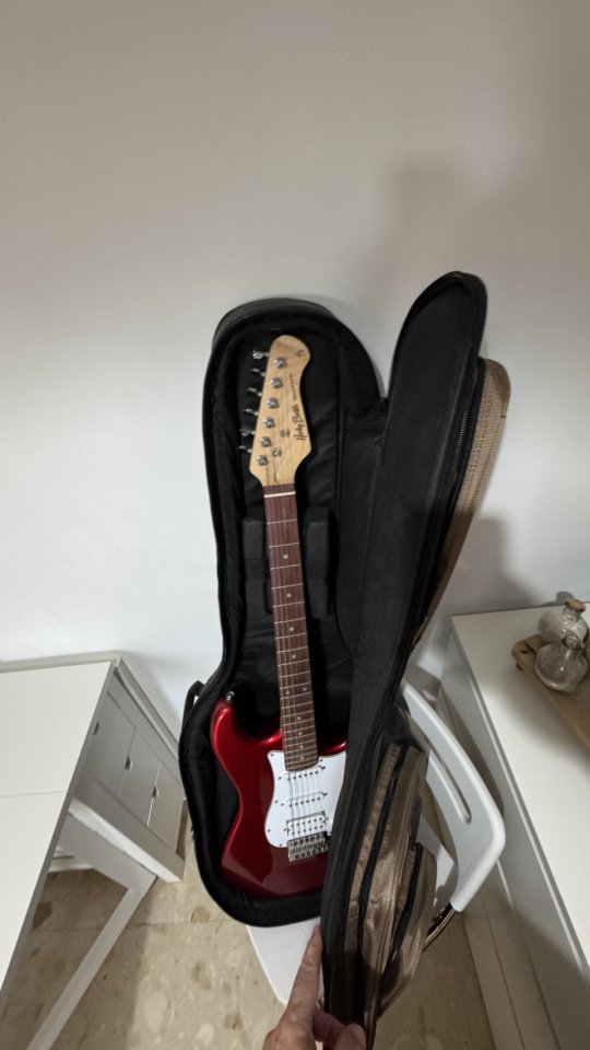 Harley Benton: Guitarra Eléctrica + Nylon Electrificada + Fundas