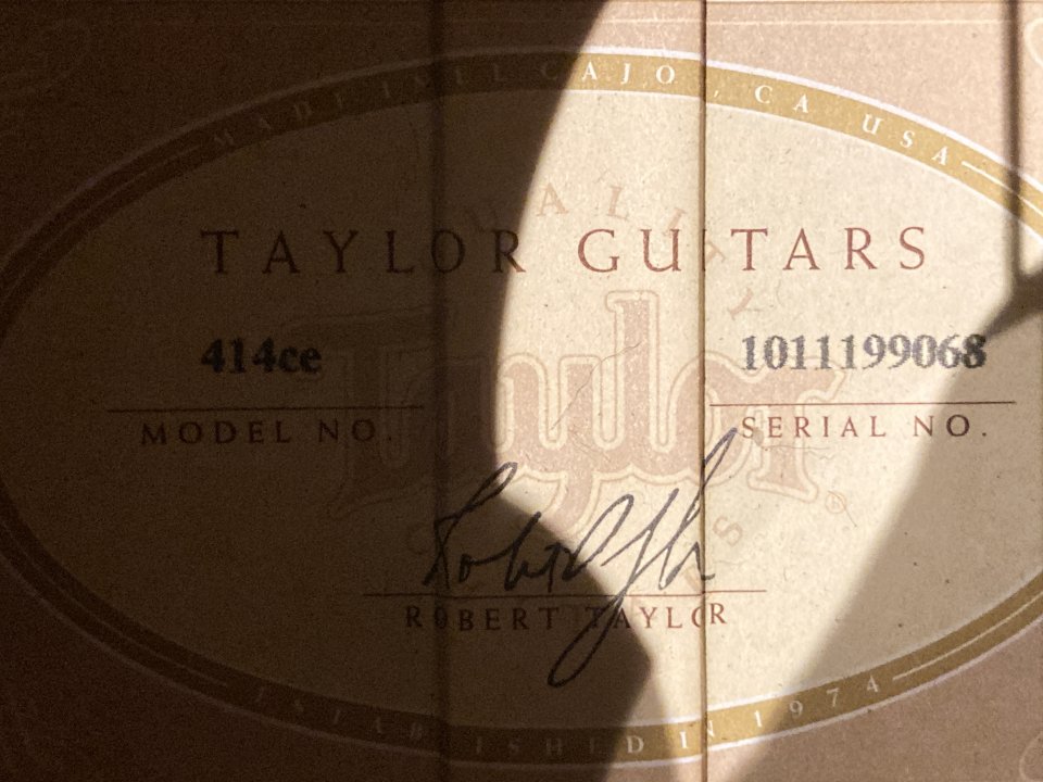 TAYLOR 414CE + Estuche original de Taylor.