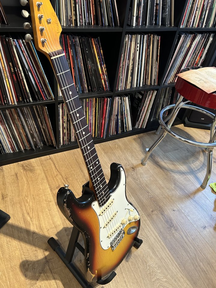 Vegarelics Stratocaster Sunburst Old Sweat de segunda mano · Foto 5 de 8 · Bizkaia · 1700 €