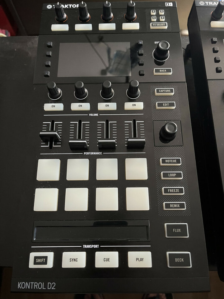 Pareja Traktor Kontrol D2