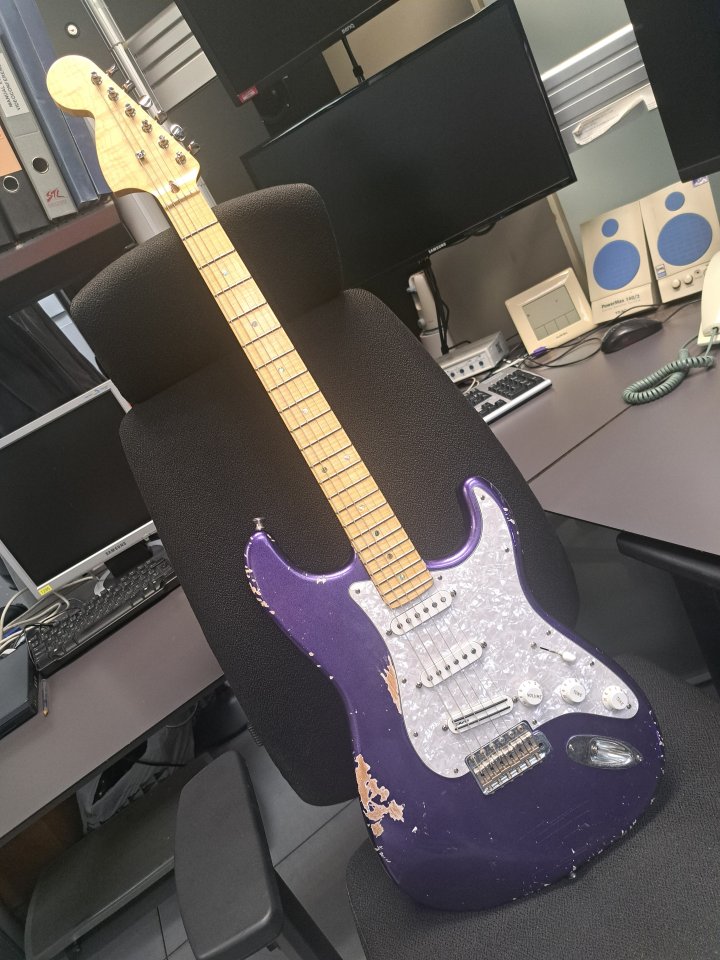 Strato MJT - Bezier - Dimarzio -  custom relic (con estuche SKB).