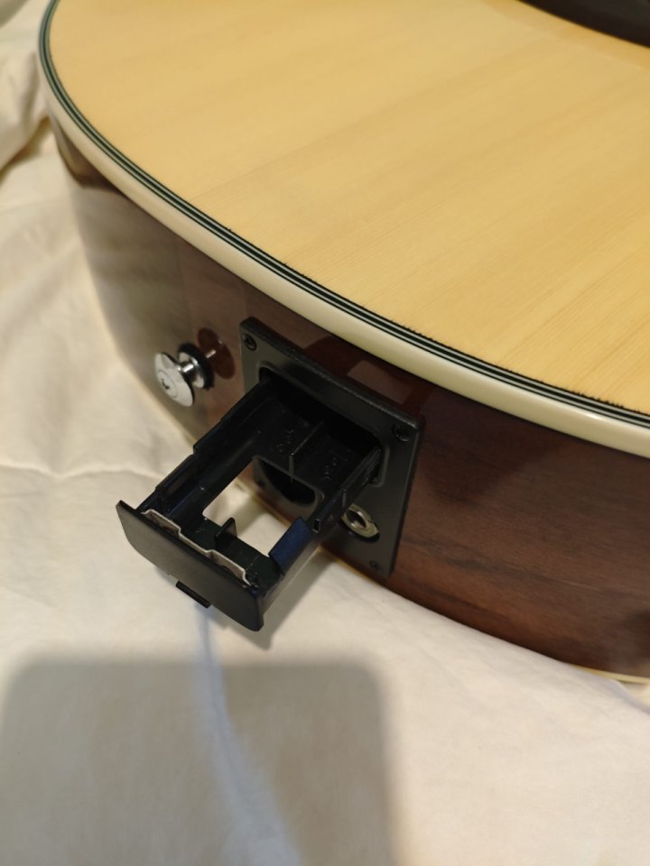 Ibanez AEG8E-NT electroacústica + funda rígida. Entrega en mano en Granada y alrededores.