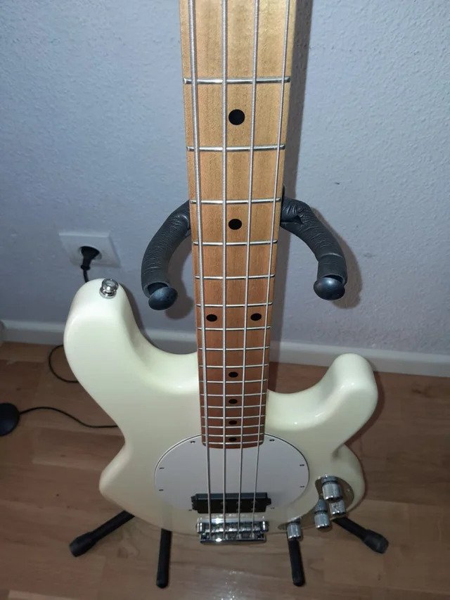 Bajo Music Man Stingray 3 EQ H