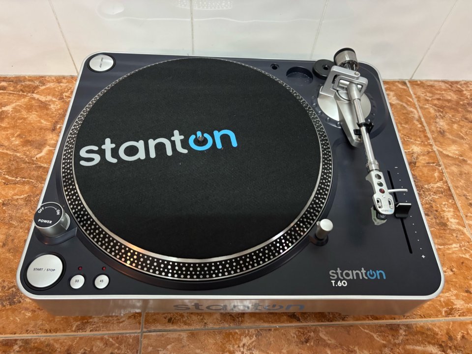 Tocadiscos Stanton de segunda mano · Foto 1 de 3 · Murcia · 150 €