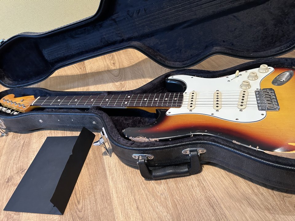 Vegarelics Stratocaster Sunburst Old Sweat de segunda mano · Foto 6 de 8 · Bizkaia · 1700 €