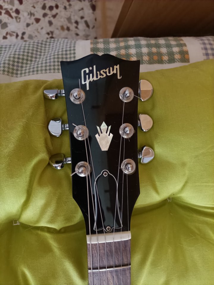Gibson SG Carved Top - Autumn Burst Limited Solidbody Electric Guitar Features. de segunda mano · Foto 5 de 9 · Alicante · 2400 €