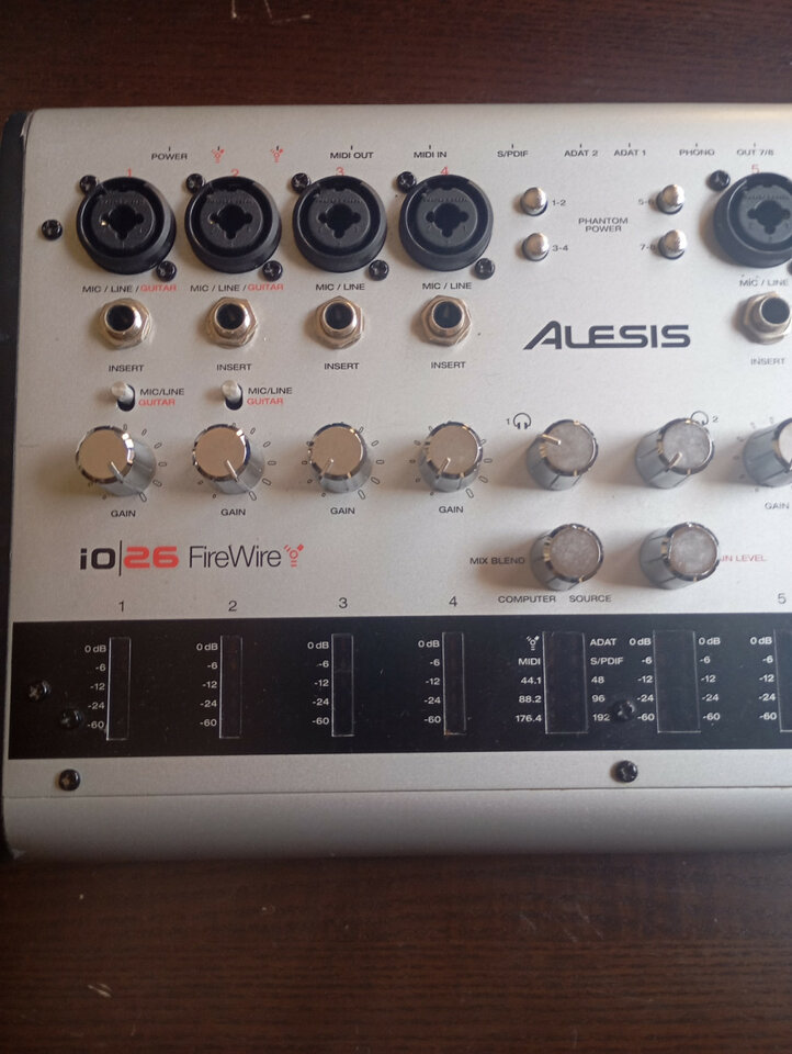 Alesis iO/26 FireWire - Interfaz de Audio
