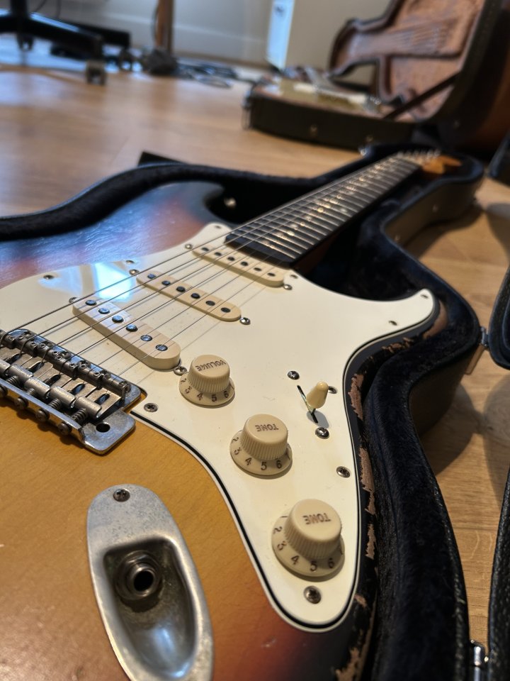 Vegarelics Stratocaster Sunburst Old Sweat de segunda mano · Foto 7 de 8 · Bizkaia · 1700 €