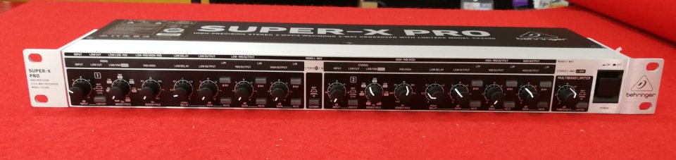 Behringer Super-X Pro CX3400 de segunda mano · Foto 1 de 3 · Girona · 79 €