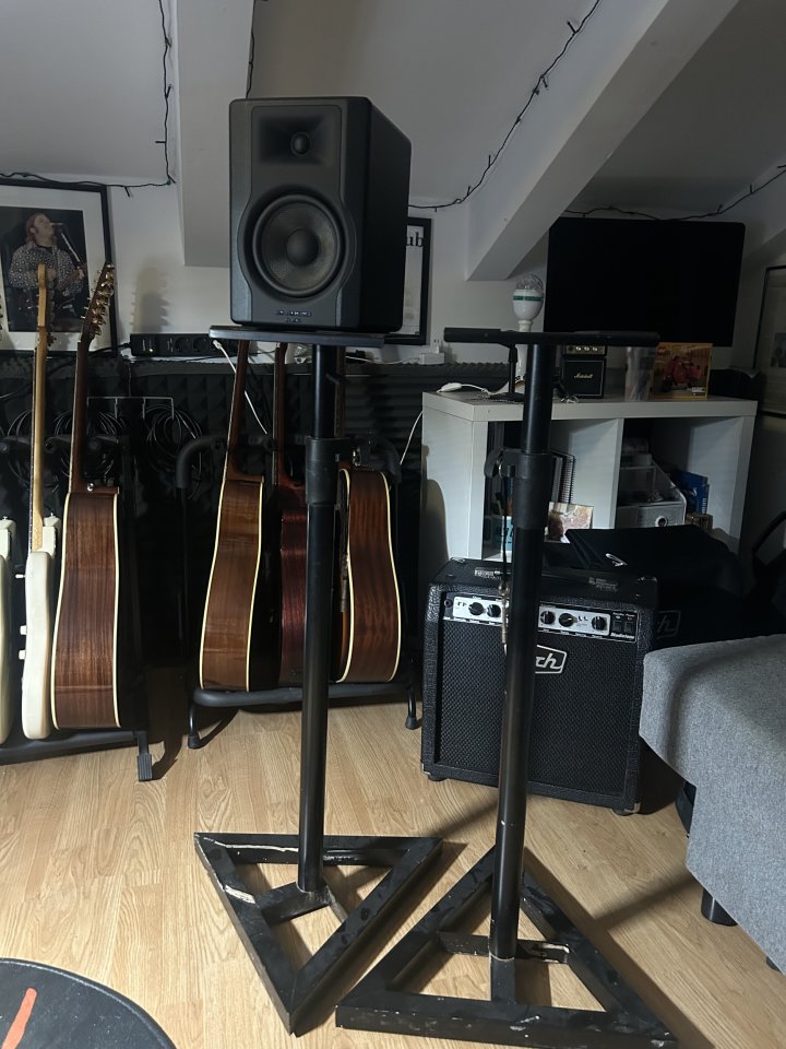 Adam Hall SKDB 039 Pareja Soportes de suelo para monitores de estudio