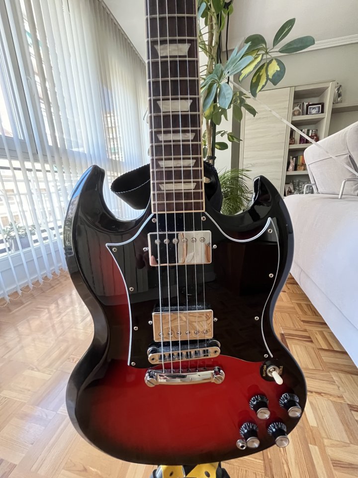 Gibson SG Standard Cardinal Red Burst de segunda mano · Foto 9 de 10 · Madrid · 1200 €