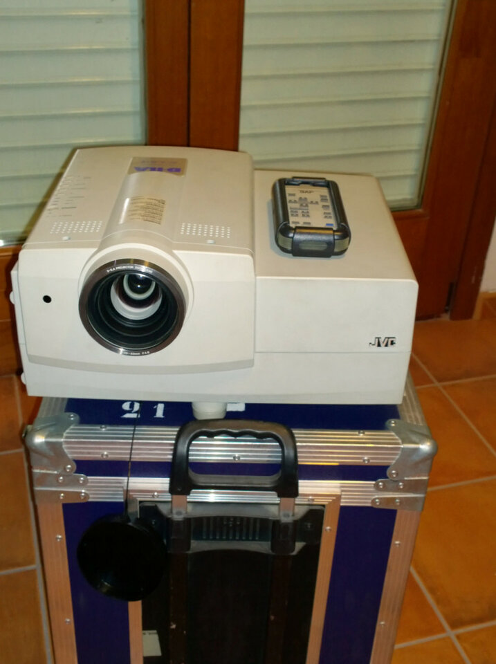 Proyector JVC DLA-G15E + flightcase