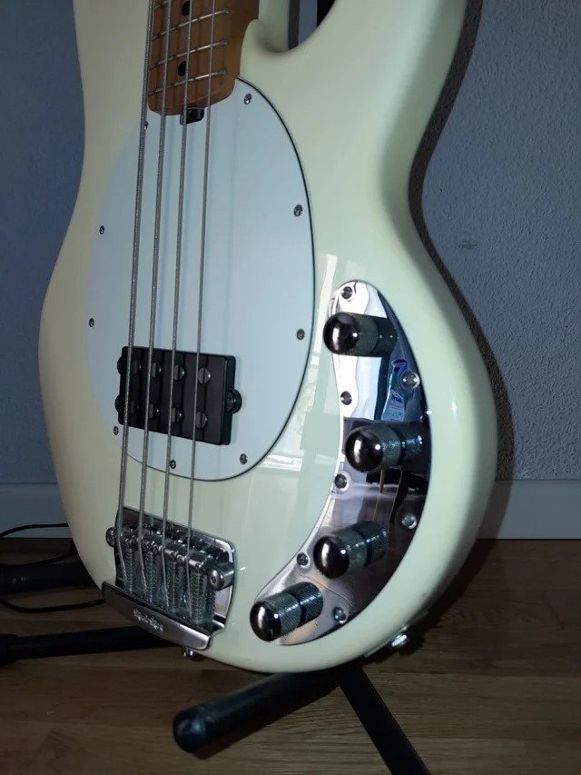 Bajo Music Man Stingray 3 EQ H