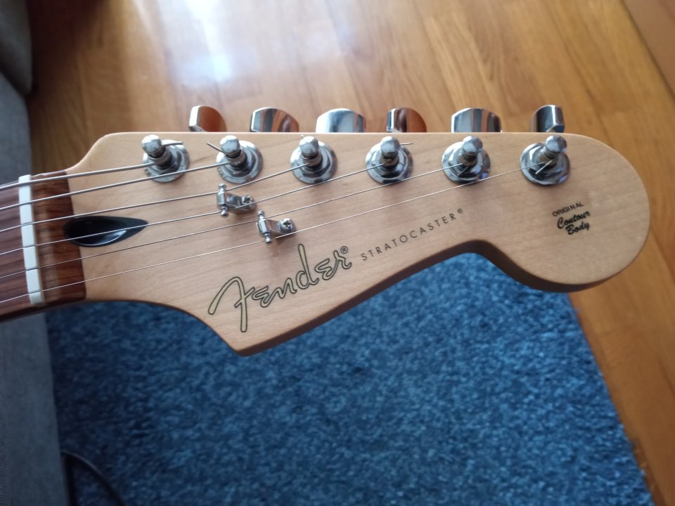 Fender Player Stratocaster Ltd Edition Fiesta Red 2022. de segunda mano · Foto 4 de 10 · Pontevedra · 480 €