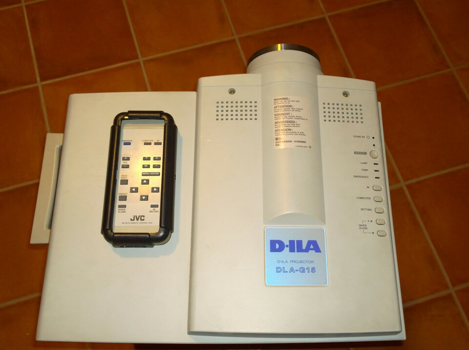 Proyector JVC DLA-G15E + flightcase