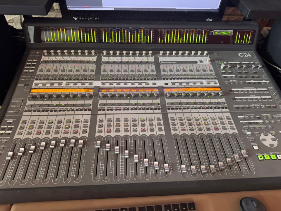 Avid C24 - Superficie de control 24 faders | Pro Tools / HUI