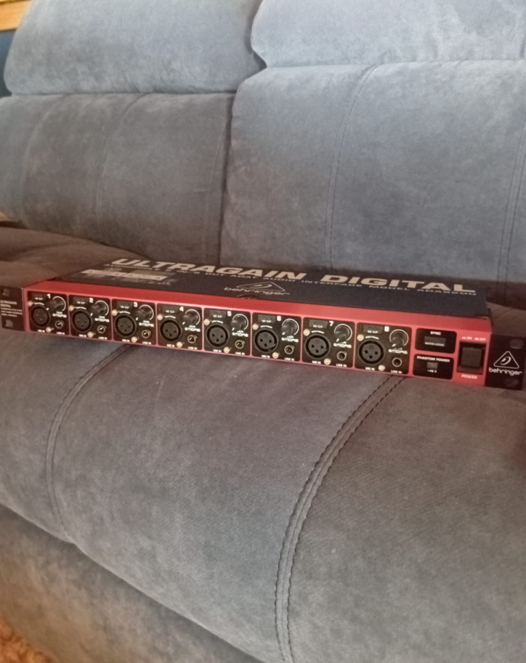 BHERINGUER ADA8200 de segunda mano · Foto 1 de 2 · Asturias · 130 €