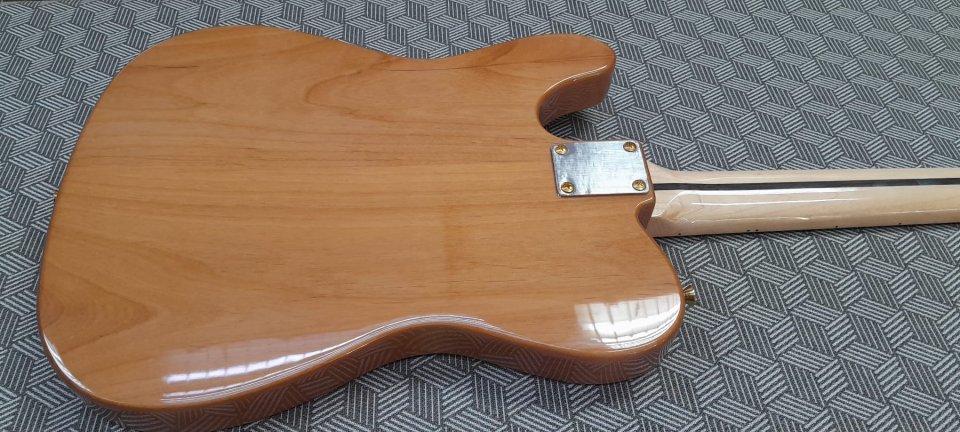 GUITARRA DE LUTHIER de segunda mano · Foto 4 de 6 · Madrid · 2200 €