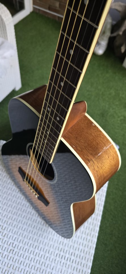CORT ACÚSTICA de segunda mano · Foto 5 de 10 · Madrid · 99 €