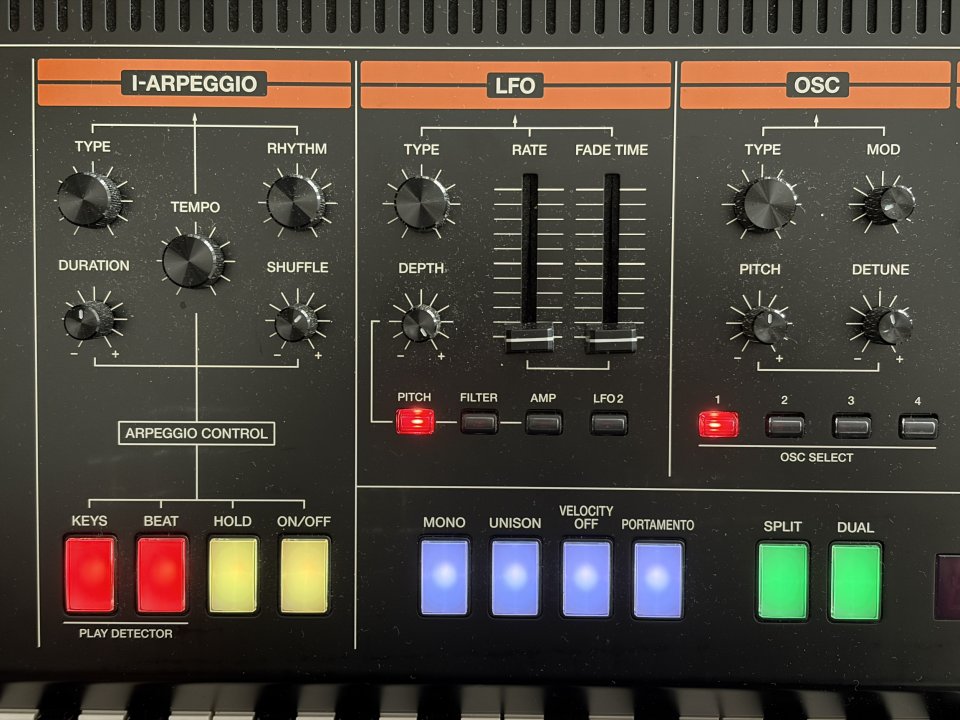 Roland Jupiter X + soporte Roland KS11Z de segunda mano · Foto 9 de 9 · Madrid · 1800 €