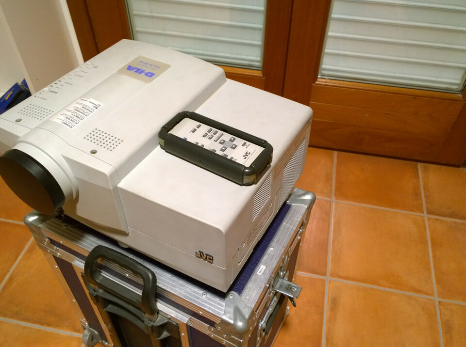 Proyector JVC DLA-G15E + flightcase