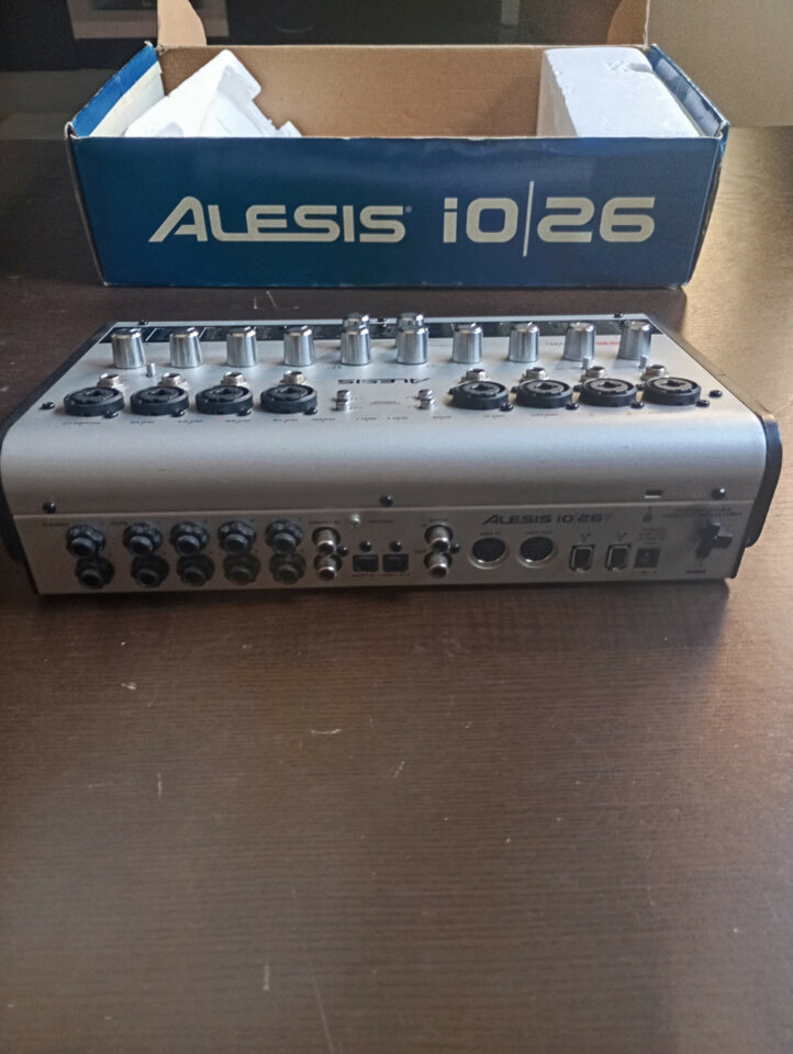 Alesis iO/26 FireWire - Interfaz de Audio