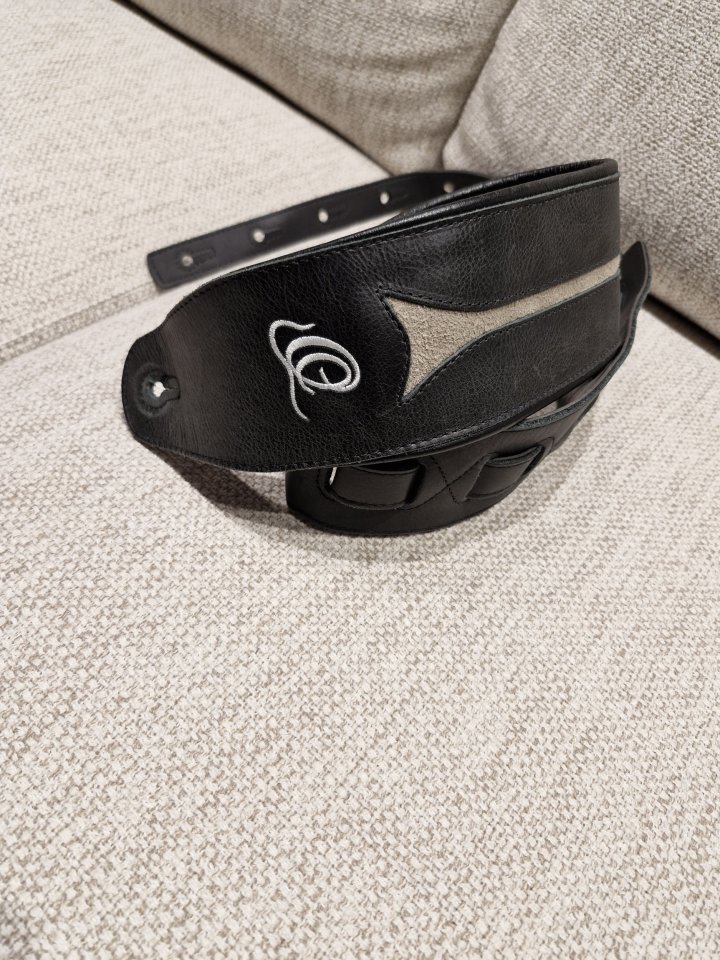 Correa de cuero para guitarra Ortega OSBS-1