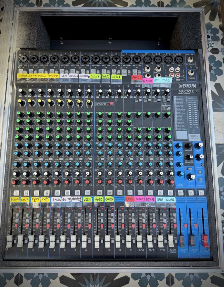 Mesa Yamaha MG20X U de segunda mano · Foto 1 de 4 · Valencia · 560 €