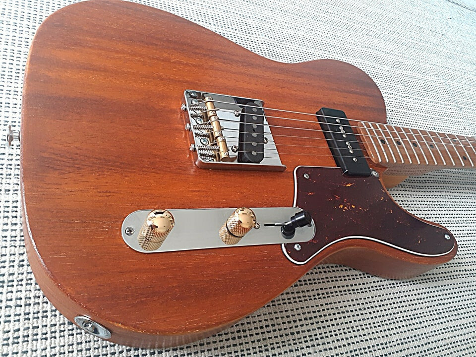 Se pintan guitarras y bajos