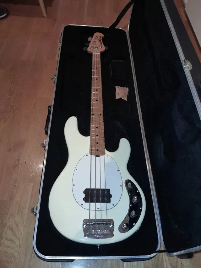 Bajo Music Man Stingray 3 EQ H