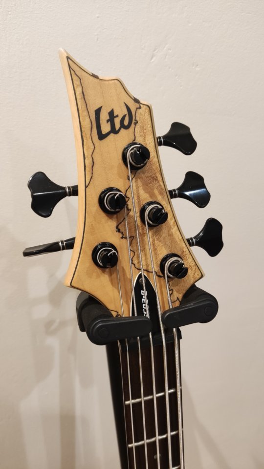 Bajo eléctrico ESP LTD B205-SM para zurdos de segunda mano · Foto 3 de 7 · Gipuzkoa · 450 €