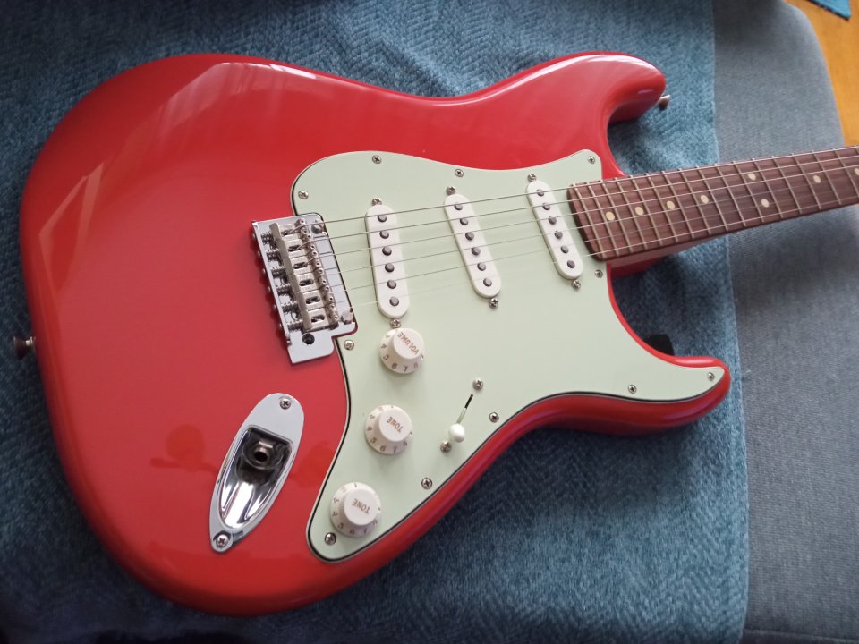 Fender Player Stratocaster Ltd Edition Fiesta Red 2022. de segunda mano · Foto 7 de 10 · Pontevedra · 480 €