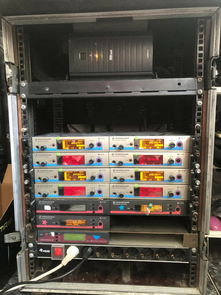 4 Micros Sennheiser + 4  Petacas + 4 micros diademas Sennheiser HSP 2-EW-3