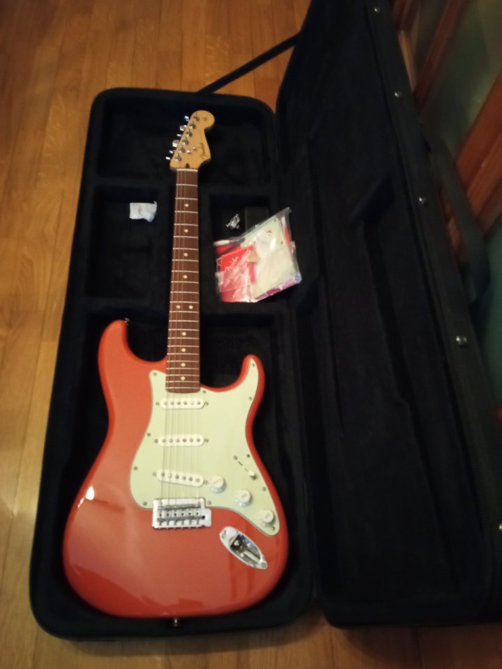 Fender Player Stratocaster Ltd Edition Fiesta Red 2022. de segunda mano · Foto 8 de 10 · Pontevedra · 480 €