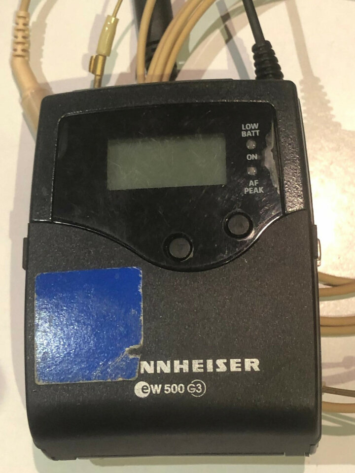 4 Micros Sennheiser + 4  Petacas + 4 micros diademas Sennheiser HSP 2-EW-3