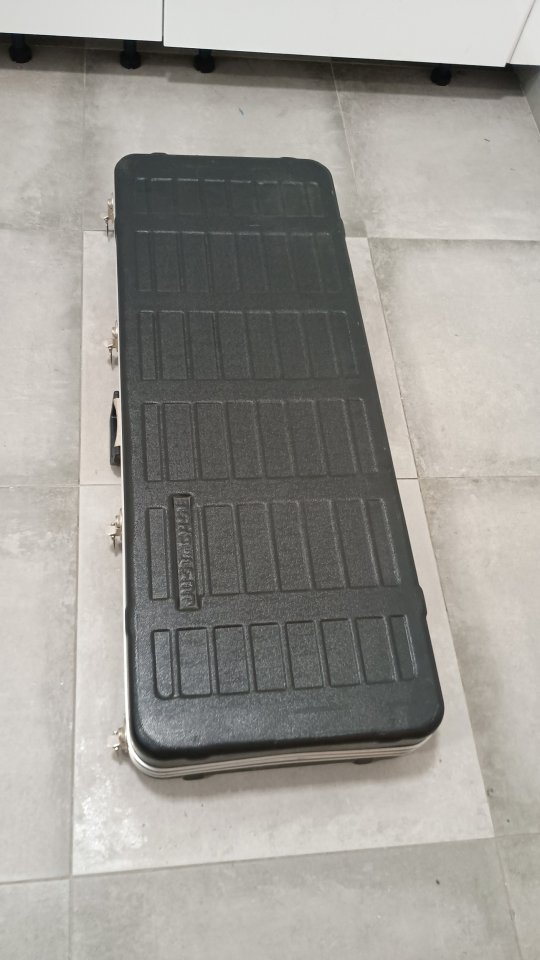 Estuche guitarra eléctrica de segunda mano · Foto 4 de 9 · Málaga · 50 €