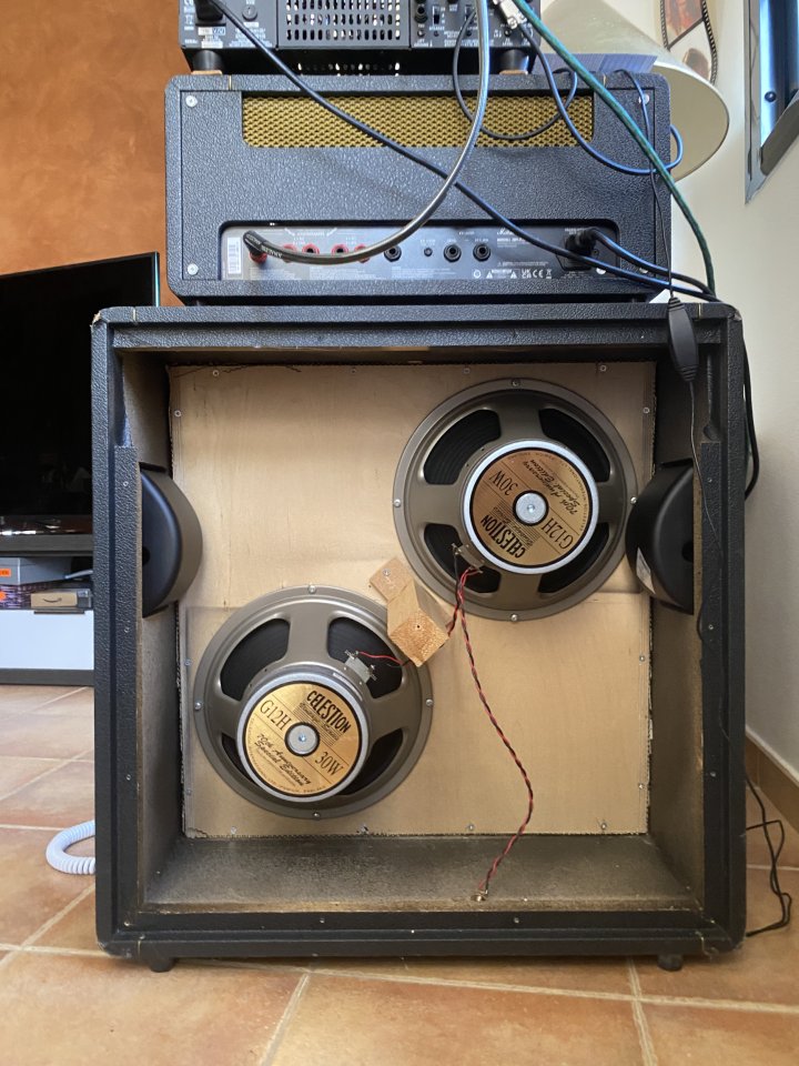 Pantalla Marshall 2061CX 2x12" 60 Watios MADE IN ENGLAND de segunda mano · Foto 3 de 7 · Murcia · 400 €