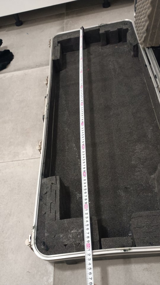 Estuche guitarra eléctrica de segunda mano · Foto 5 de 9 · Málaga · 50 €
