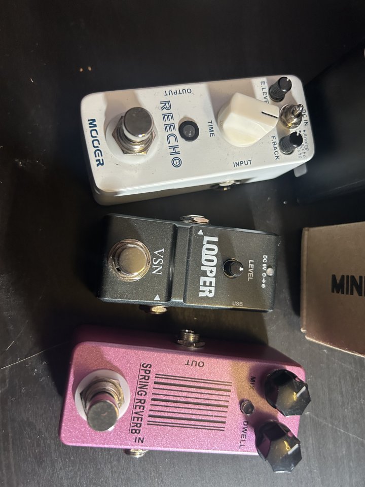 Delay, Reverb y Looper minis Nuevos