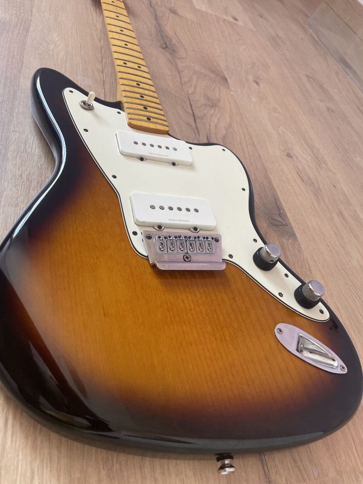 Squier Jazzmaster Vintage Modified Sunburst 2 Tone de segunda mano · Foto 2 de 9 · La Rioja · 250 €