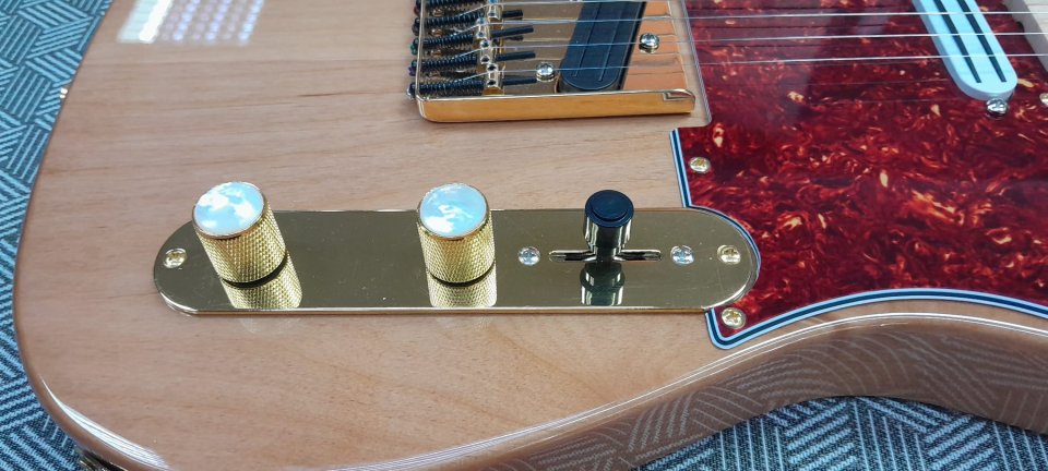 GUITARRA DE LUTHIER de segunda mano · Foto 5 de 6 · Madrid · 2200 €