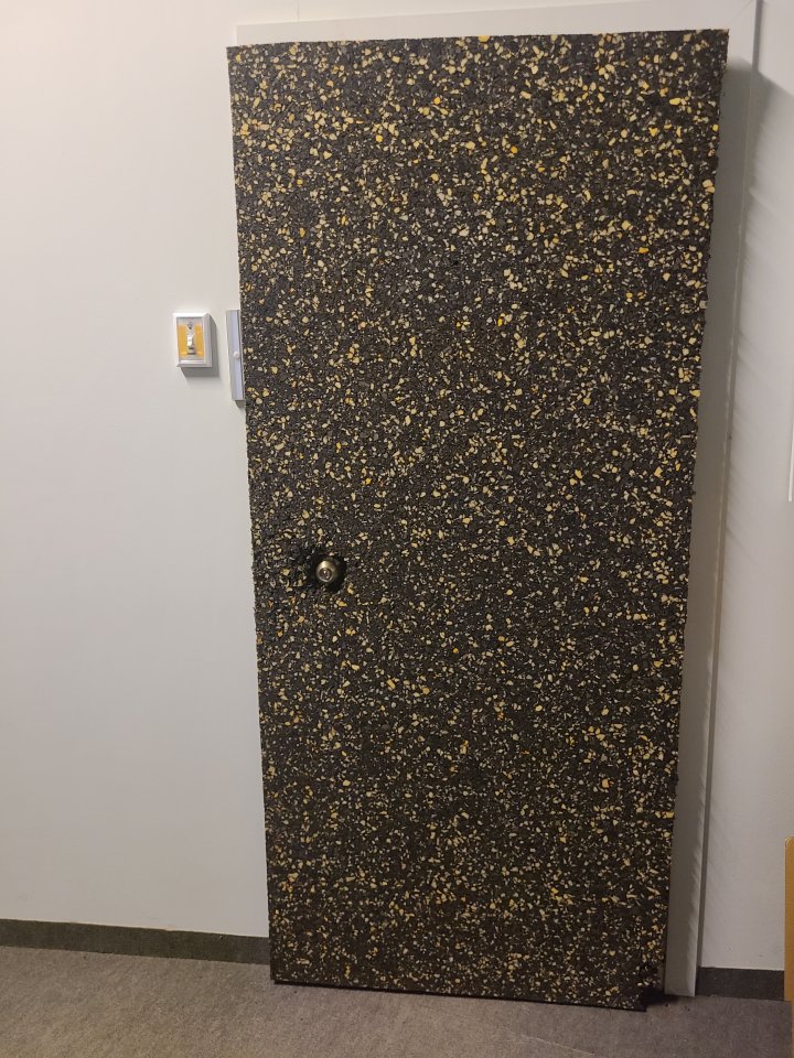 Puerta maciza para estudios de grabación de segunda mano · Foto 3 de 3 · Barcelona · 80 €