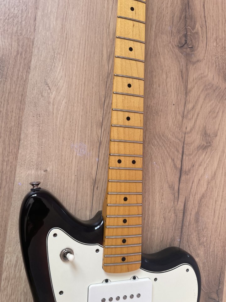 Squier Jazzmaster Vintage Modified Sunburst 2 Tone de segunda mano · Foto 3 de 9 · La Rioja · 250 €