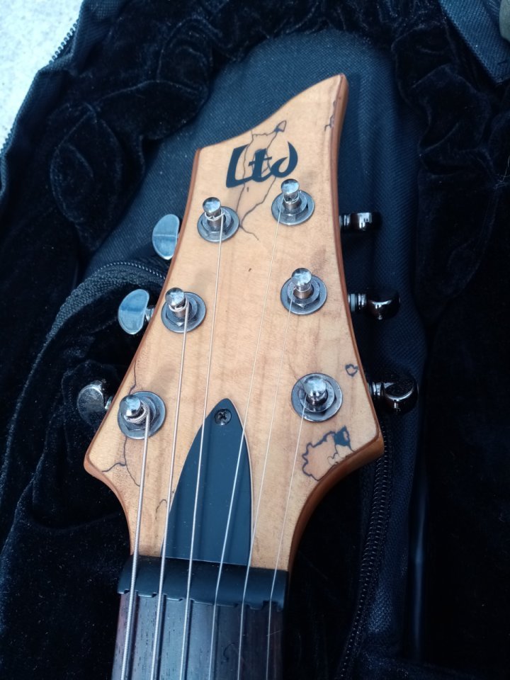LTD FX-400 Splated Maple con EMG 80/61 (Korea 2008) de segunda mano · Foto 2 de 9 · Barcelona · 390 €